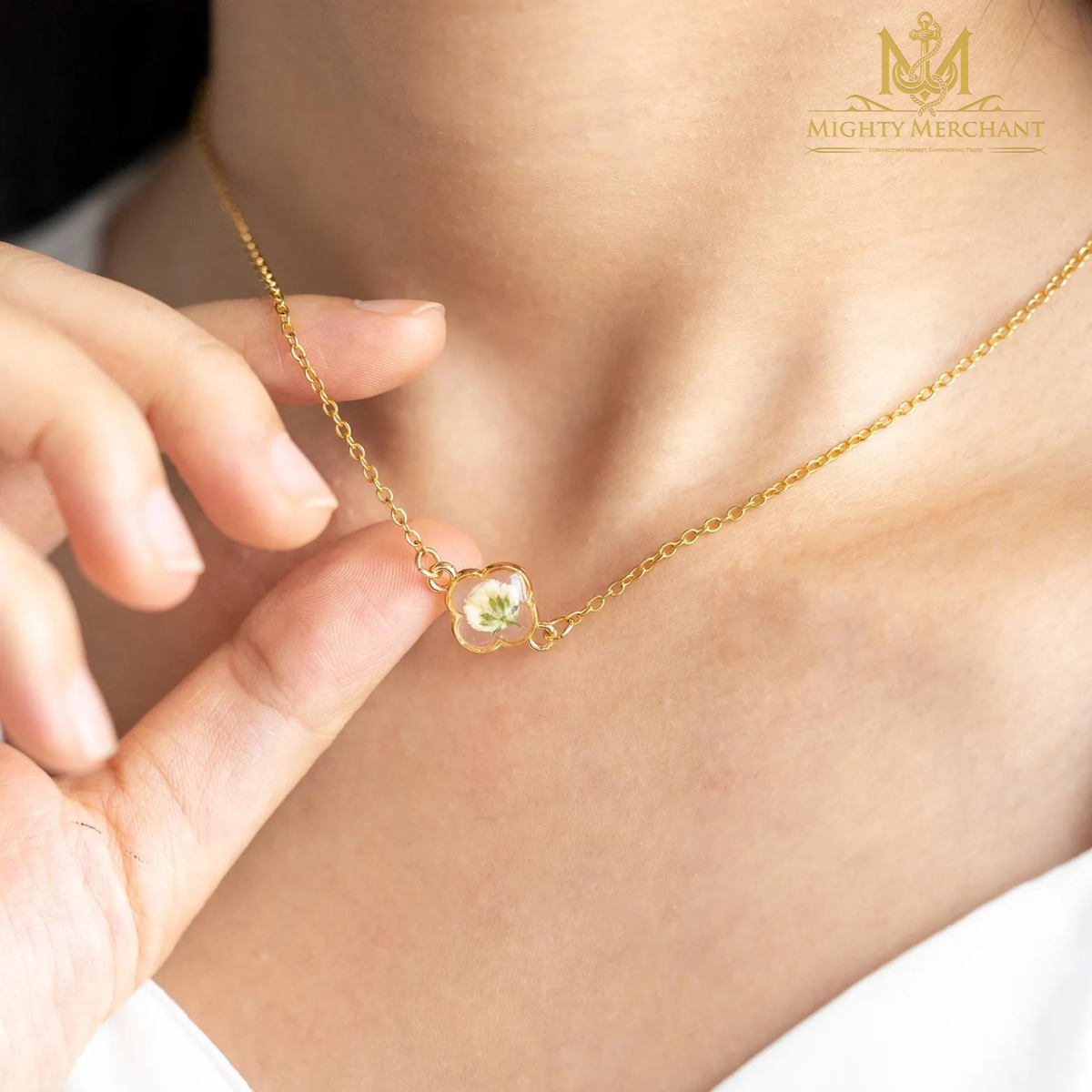 Dainty Pressed Flower Clover Necklace – Handmade Floral Resin Pendant Jewelry