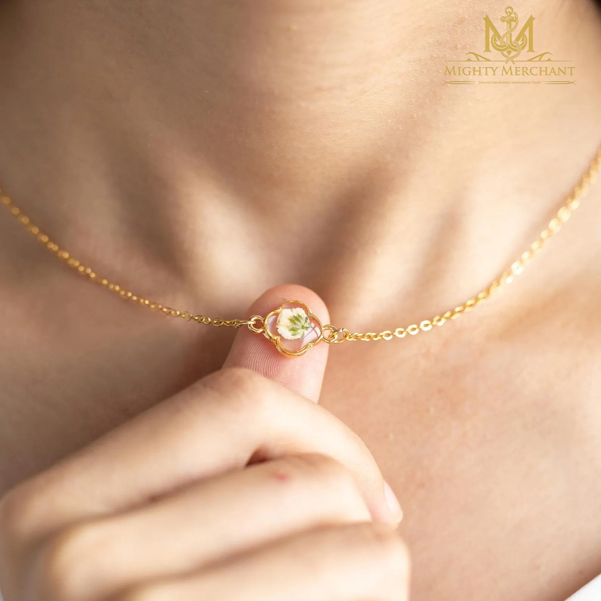 Dainty Pressed Flower Clover Necklace – Handmade Floral Resin Pendant Jewelry