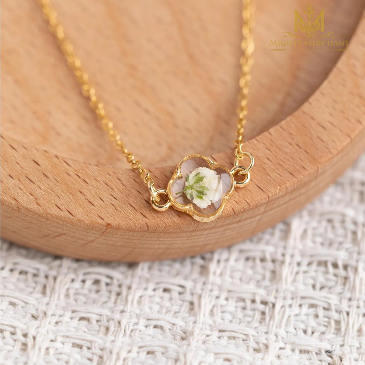Dainty Pressed Flower Clover Necklace – Handmade Floral Resin Pendant Jewelry