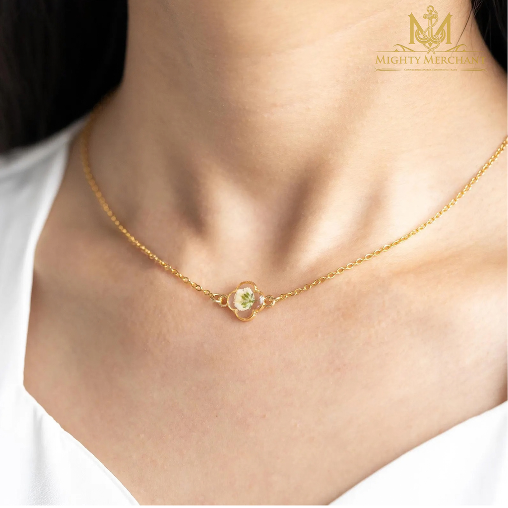 Dainty Pressed Flower Clover Necklace – Handmade Floral Resin Pendant Jewelry